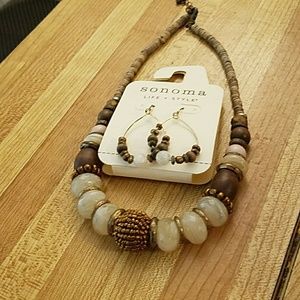 Necklace and earrings, beaded